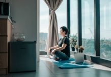 Wie man in der Wohnung eine Meditations-Ecke gestaltet Meditations Ecke gestaltet