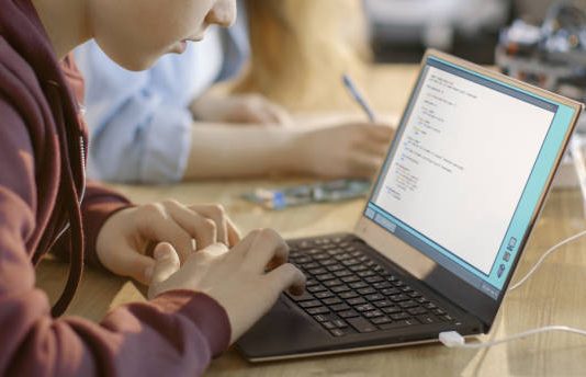 Kinder ans Programmieren heranführen: Tipps für den Start und No-Gos Programmieren für Kinder